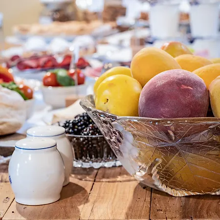 Curte Nicia Gæstehus 3*